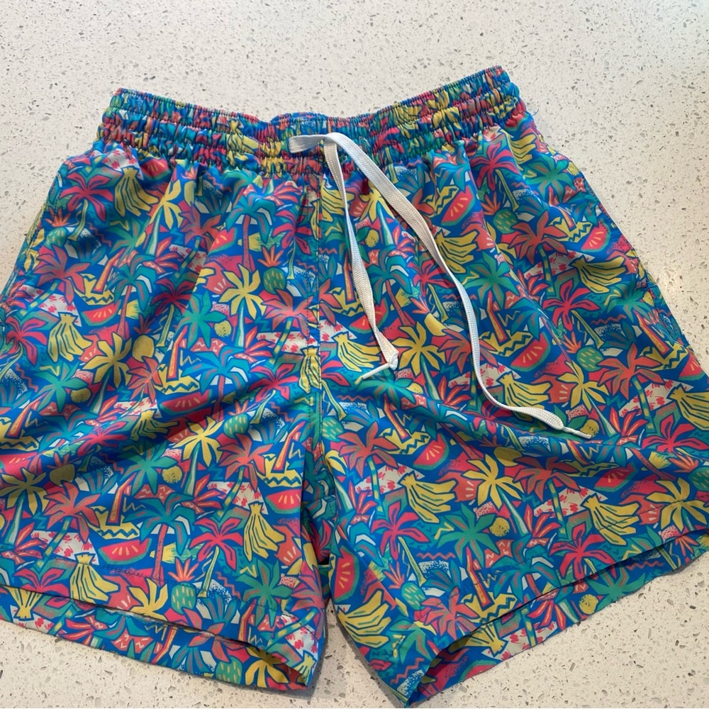 Chubbies Tropical Athletic Shorts - Multicolor. Small 5.5” inseam